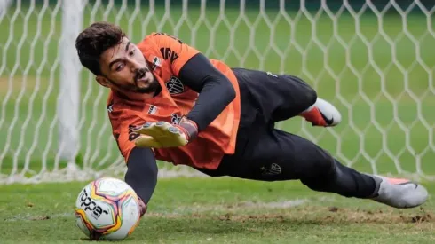 Melhor com os pés, Rafael detalha alertas de Sampaoli na saída de bola
