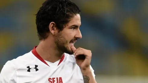 Pato informa exigências para fechar com Atlético e diretoria tenta contornar