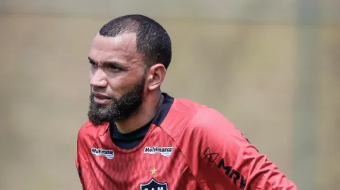 Everson causa “dança das cadeiras” e Mattos encaminha saída de goleiro