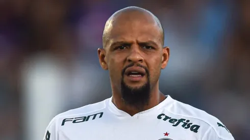 Luxa surpreende e "barra" Felipe Melo de duelo pela Libertadores
