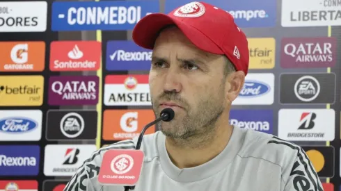Coudet 'bate no peito' e assume responsabilidade por nova derrota em Gre-Nal