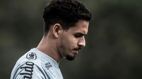 Veríssimo sente desconforto muscular e preocupa Cuca