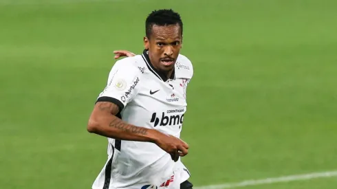 Jô passará por novo julgamento e pode ser desfalque do Corinthians