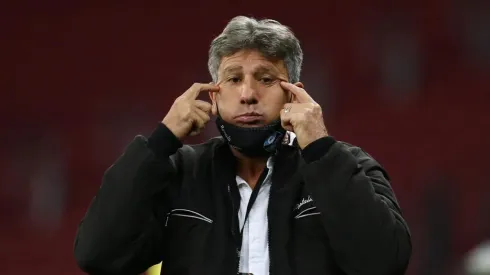 Grêmio comunica Renato e reintegra meia após negociações frustradas