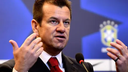 Dunga é um dos favoritos para assumir o Corinthians.