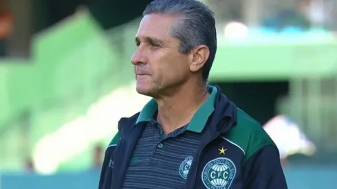 Jorginho faz mudanças e encaminha escalação do Coritiba