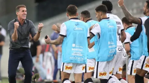 Mancini vibra com gol de Everaldo contra Athletico-PR (Foto: Rodrigo Coca/Ag. Corinthians/Divulgação)