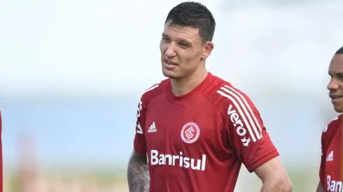 Inter se aproxima de renovação com Musto