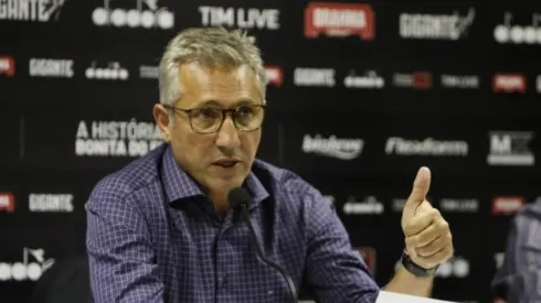 Campello mais uma vez reiterou o desejo em manter o atleta. Foto: Divulgação/Vascom