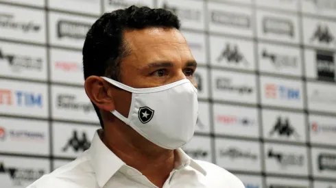 Dirigente do Fogão, Tulio revelou a proximidade do acerto com o atacante. Foto: Vitor Silva/Botafogo.