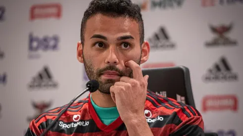 Após ser criticado pela torcida, Thiago Maia responde torcedor na web