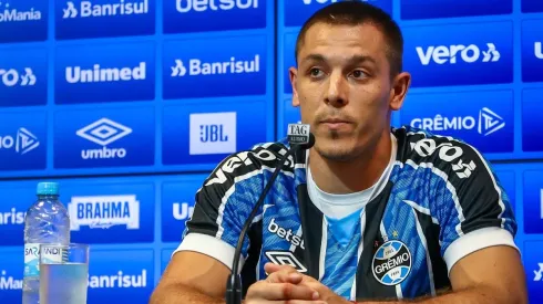 Churin foi apresentado com novo reforço tricolor. Foto: LUCAS UEBEL/GREMIO