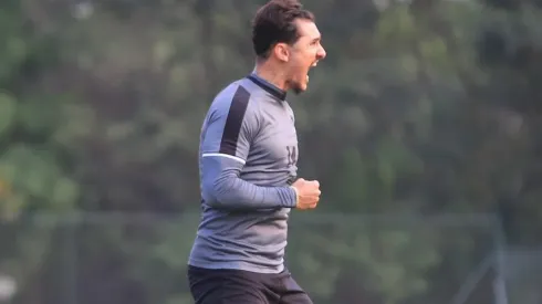 Meia negociou com Santos para a temporada passada — Israel Simonton/cearasc.com