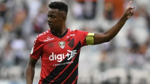 Wellington disputa vaga no meio. Foto: Miguel Locatelli/Site Oficial do Athletico/Divulgação