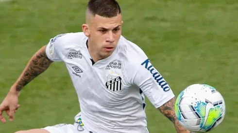 Jobson e mais 2 aumentam casos de Covid no elenco do Santos