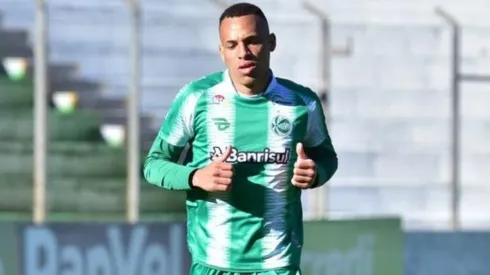 Breno Lopes chega para reforçar o ataque alviverde.Arthur Dallegrave/E.C.Juventude