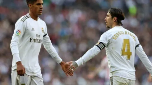 Ramos negocia permanência e Varane está em má fase nos Blancos - Foto: Getty Images.
