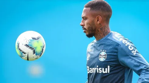 Zagueiro foi substituído no início da última partida – Foto: Lucas Uebel/Grêmio.