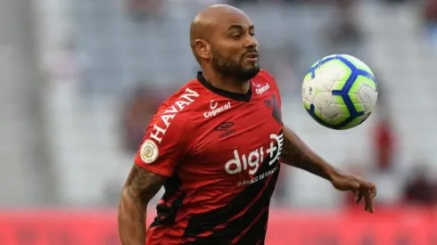 Jonathan pode ser opção entre os reservas - Foto: Miguel Locatelli/Athletico.