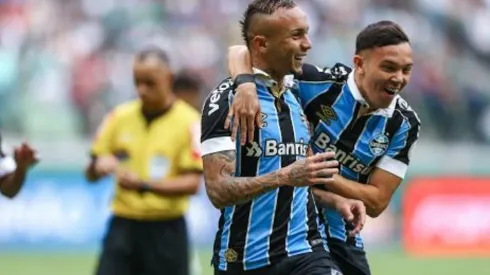 Pepê atuava em algumas situações ao lado de Everton - Foto: Lucas Uebel/Grêmio.