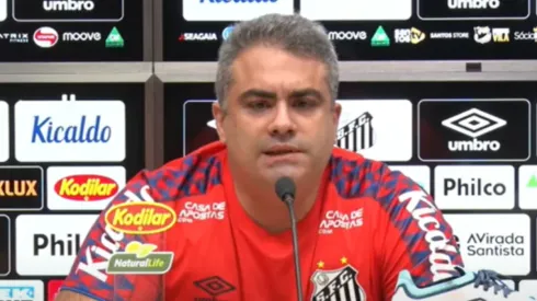 Rollo concedeu entrevista coletiva hoje — Foto: Reprodução/Youtube/Canal Santos F.C.