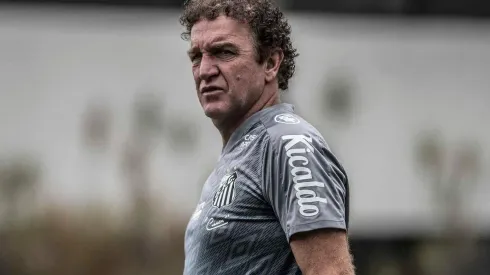 Cuca durante treino no Alvinegro Praiano — Foto: Ivan Storti/Santos FC