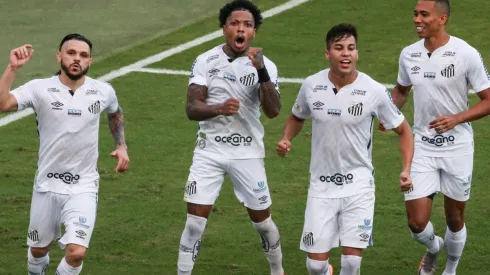 LDU e Santos se enfrentam nesta terça-feira, às 19h15, no estádio Casa Blanca, em Quito, no Equador - (Getty Images)