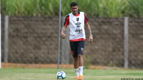 Destaque no Guarani, Walber vira pauta no Athletico