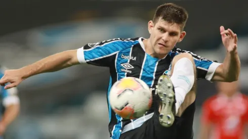 Grêmio e Goiás duelam na noite desta segunda-feira, às 18h, na Arena do Grêmio, em partida atrasada da sexta rodada do Campeonato Brasileiro - (Getty Images)
