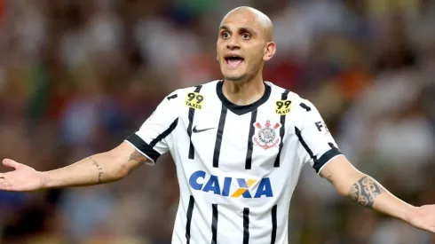 Fabio Santos dá chamada na Fiel e defende protegido de Mancini