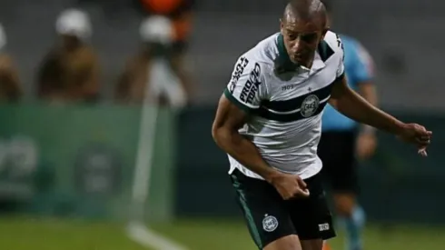 William Matheus avisa data de saída do Coritiba e expõe falta de planejamento do clube