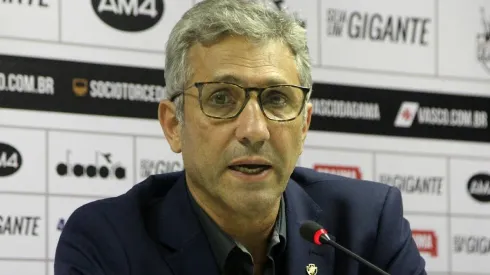 Campello renovou com o meio-campista. Divulgação/Vasco