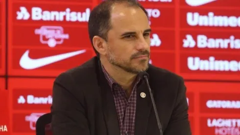 Caetano renovou com o atacante. Divulgação