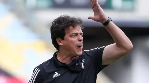 Diniz rebate jornalista por opção de não tirar Daniel Alves: