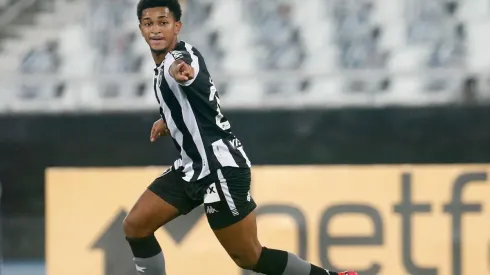 Warley vem recebendo uma atenção especial. Vítor Silva/Botafogo