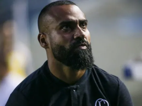 Coelho arruma briga na base: "Com meu jogador, quem fala sou eu"