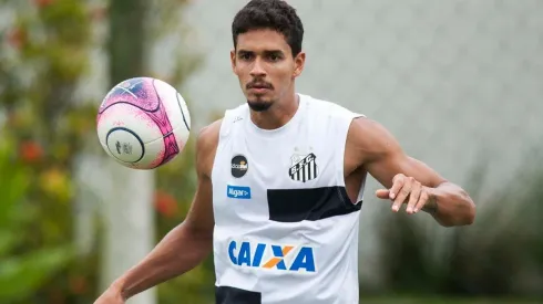 Veríssimo continua valorizado no Peixe — Foto: Ivan Storti/Santos FC