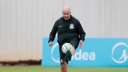 Estilo explosivo de Flávio Oliveira conquista jogadores do Corinthians