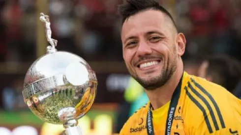 Diego Alves se aproxima do Benfica e se distancia do Flamengo