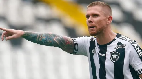 Forster teve boa atuação mesmo improvisado – Foto: Vitor Silva/Botafogo.