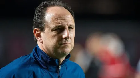 Ceni encara Mano e 'vai pra cima' do treinador em entrevista coletiva