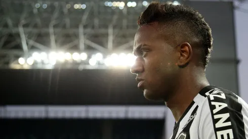 Kelvin deve permanecer no Fogão. Foto: Vitor Silva/Botafogo.