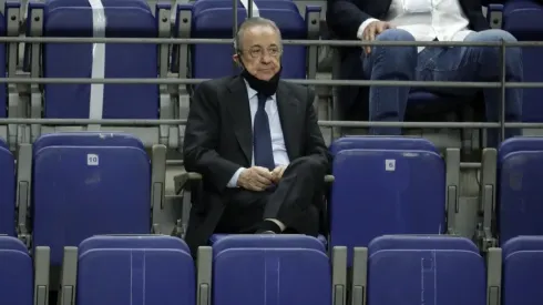 Florentino Pérez é o homem da canetada no Real — Foto: Getty Images