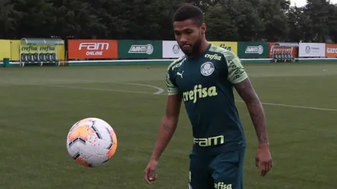 Wesley voltou a realizar atividades no campo após a cirurgia – Foto: Cesar Greco/SEP.