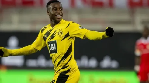 Youssoufa Moukoko, de 16 anos, é o mais jovem a ter feito um gol na história do Campeonato Alemão. (Foto: Getty Images)
