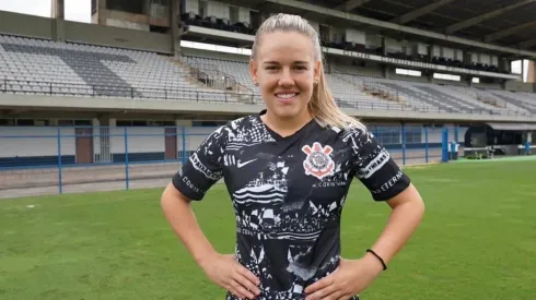 Andressinha renova com o time feminino do Corinthians
