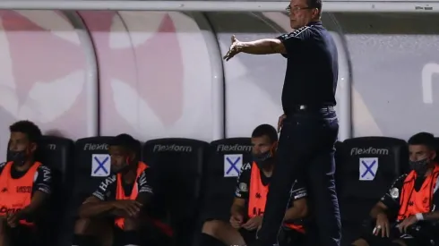 Vanderlei Luxemburgo à beira do gramado no jogo contra o Botafogo