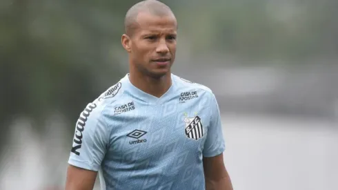 Carlos Sánchez fica próximo de ter o contrato encerrado. Foto: Ivan Storti/Santos FC