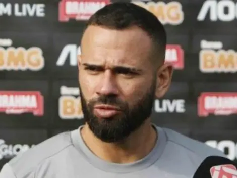 Castán se defende de sacanagem com Sá Pinto e desabafa: "Preferi receber as pedradas"