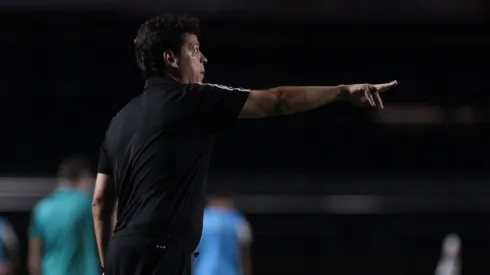 Diniz está muito pressionado — Foto: Rubens Chiri / saopaulofc.net